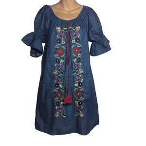 NWT Solei Dress Sz Med Blue Chambray Floral Embroidery 3/4 sleeves Light fabric